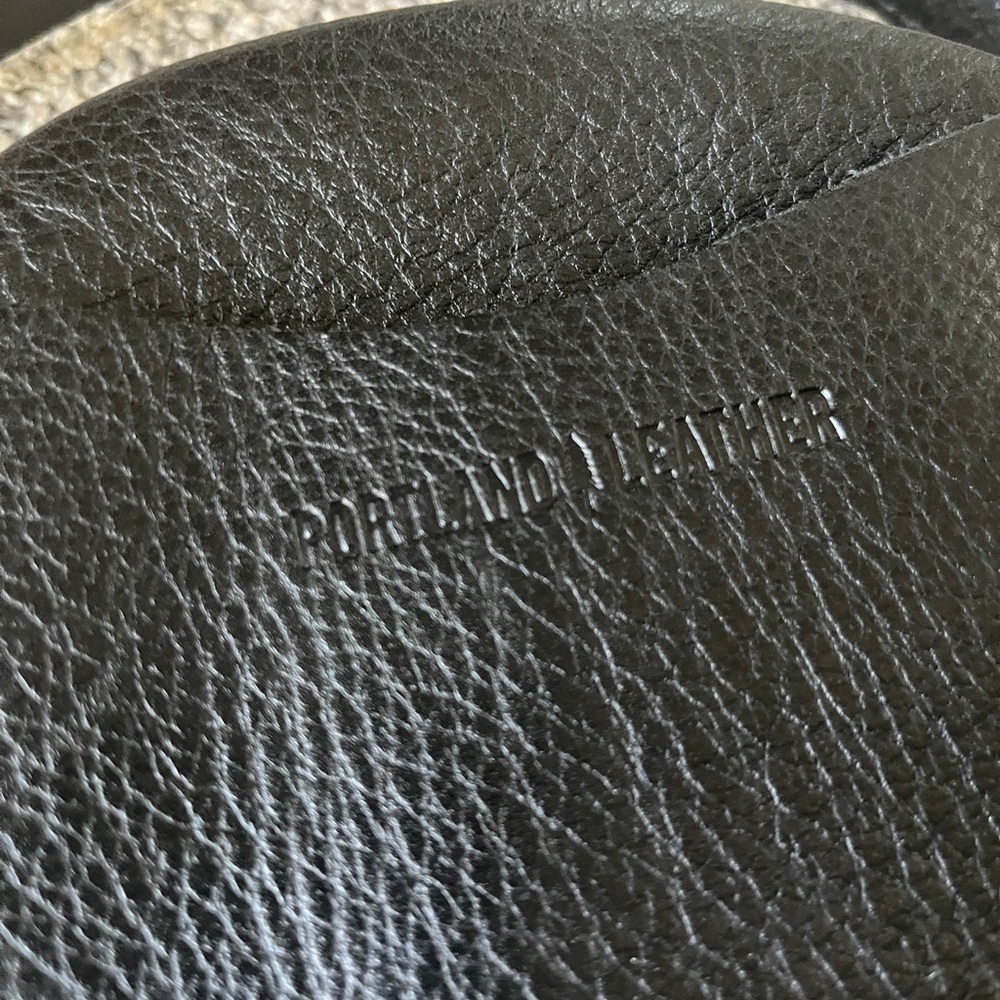 Portland Leather Goods Pebbled Black Small Circle Crossbody Bag - Picture 8 of 9
